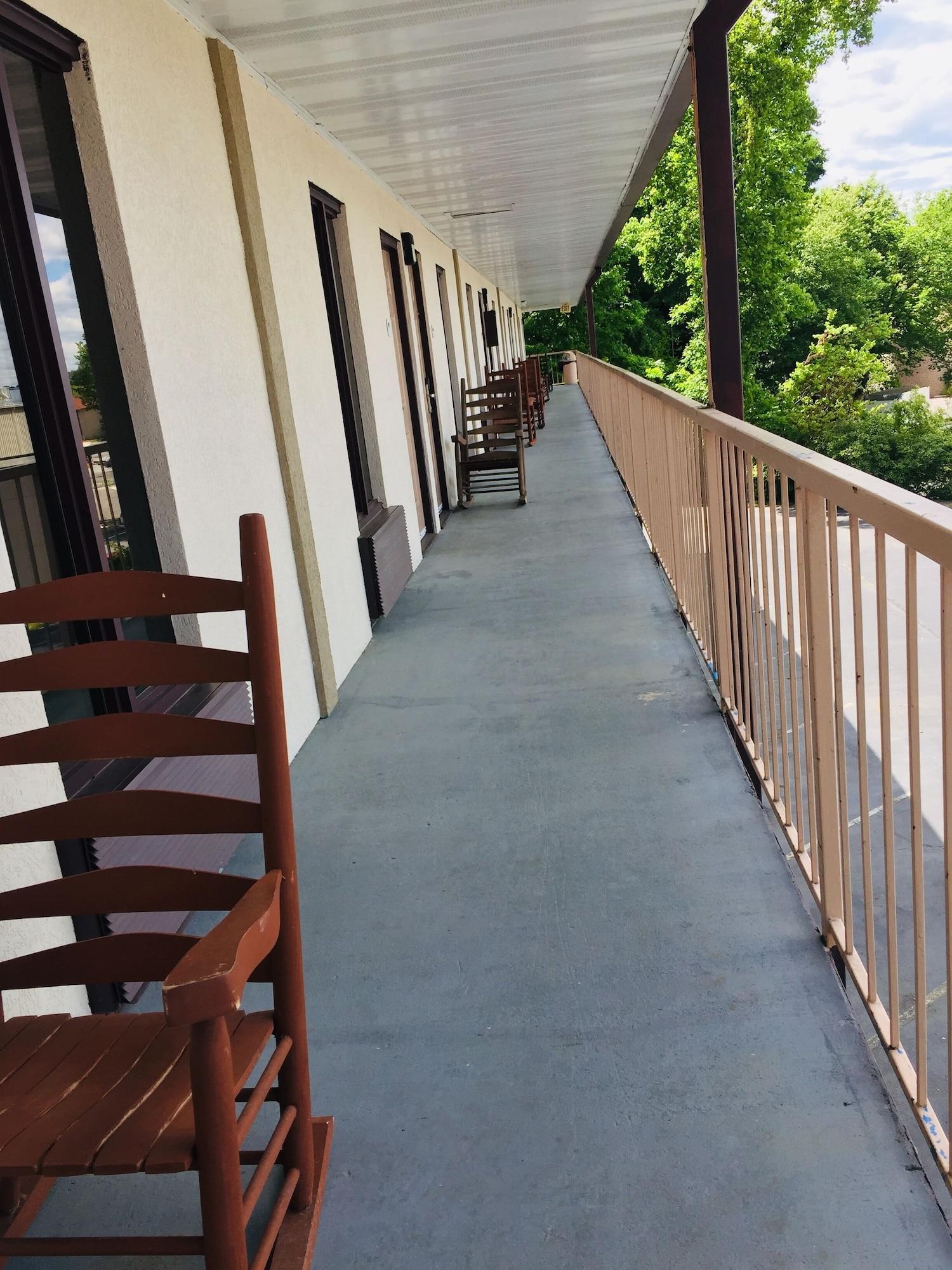 Bear Mount Inn & Suites Pigeon Forge Eksteriør bilde